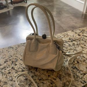 HOBO WHITEGREY PATENT SMALL PURSE KISS LOCK CLASP CLOSURE, LIKE NEW